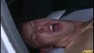 Cameron Fox pierdoli się w podziemnym garażu