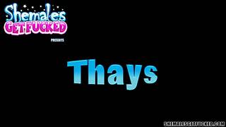 Trans blondyna Thais Schiavinato w sprośnej scenie