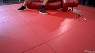 JJ Knight i Grant Ryan rżną się na siłowni