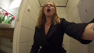 Francuska para rżnie się w aucie po wyjściu na kolację