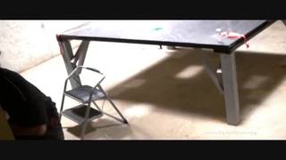 Niewinny chłopak dominowany przez czarne trans