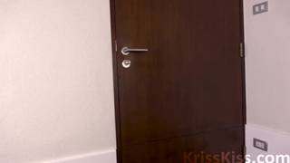 Napalone obciąganie i połykanie kutasa chłopaka