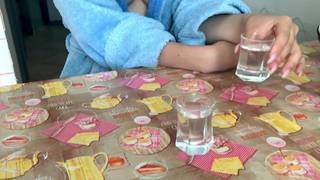 Facet upił młodą blondynkę i mocno wypierdolił