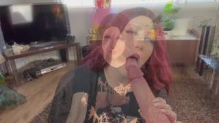 Napalona cioteczka pali trawę i penetruje sobie pizdę