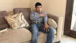 Młody latynoski gej Victor Verando wali sobie chuja