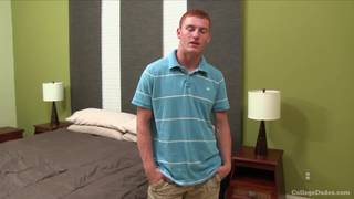 Rudowłosy przystojniak Palmer Dilis wali kutasa