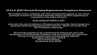 Opróżnianie pełnych jaj z w scenie z Kyle Hurson