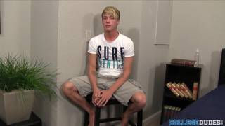 Seksowny blondyn Gage Anderson opróżni jaja