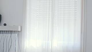 Pierwszy lesbijski seks na podwójnym dildo młodej blondynki