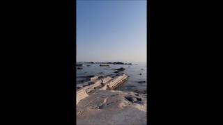 Sprośna młoda amatorka wyjebie się palcami na plaży