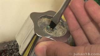 Hydraulik wypierdoli młodego chłopaka w jego domu