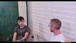 Sprośny gej terapeuta pierdoli w dupę młodego pacjenta