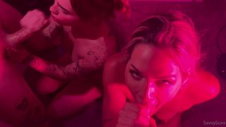 Para amatorów próbuje seksu z dziewczyną w trójkącie