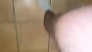 Stary gruby kutas w ustach i dłoni młodego chłopaka