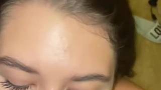 Zgrabna nastolatka pierdoli się w akademiku