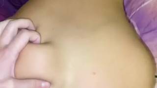 Zgrabna nastolatka pierdoli się w akademiku