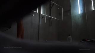 Ukryta kamera w publicznym prysznicu filmuje wszystko