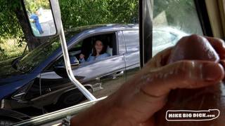 Mamuśka z dużymi cyckami w końcu została uwiedziona Mamuśka z dużymi cyckami w końcu została uwiedziona