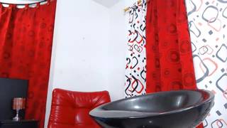 Transpłciowa Camila i jej wielki penis sprawiają, że cieknie nam ślinka.