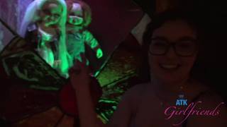 Leana Lovings jak zwykle ma pizdę pełną ciepłej spermy