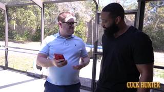 Ellie Tay rucha twardego BBC, podczas gdy jej mąż patrzy