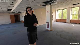 Dziwka ssie i jest pieprzona we francuskim interracialu!