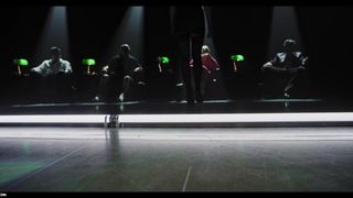 Rebelle parasité zmuszona do rozchylenia ud i masturbacji