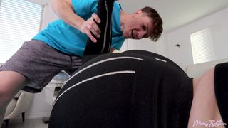 MILF Sydney Paige pieprzy swojego napalonego pasierba po jodze