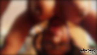 Czarna seksowna dziwka pokaże wielką dupę i cyce