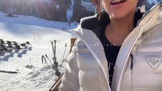 Angela Doll, po nartach, daje się wyruchać w śniegu