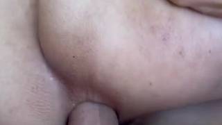 Azjatycka ladyboy wyjebana na misjonarza i wypełniona spermą