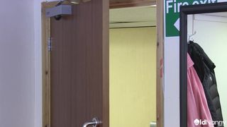 Rachel, dojrzała BBW, pieprzy się na pieska napalona z Chrisem!