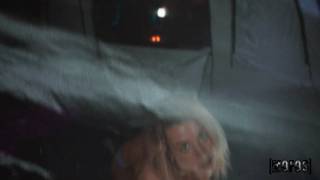 Blond nastolatka Ashley Alexander zerżnięta doggystyle na kempingu