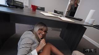 Katee V zostaje wyruchana przez swojego współpracownika Tony Rubino