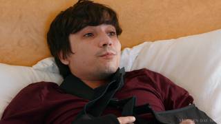 Ricky Spanish ma złamane obie ręce, więc Dana Vespoli mu obciąga