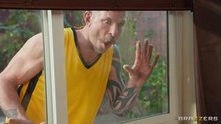 Scott Nails spuszcza duży ładunek na seksowne stopy Sinatry Monroe