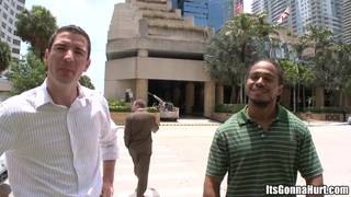 Nigdy nie wyobrażał sobie, że czarnoskóry mężczyzna dokona sodomii w jego biurze