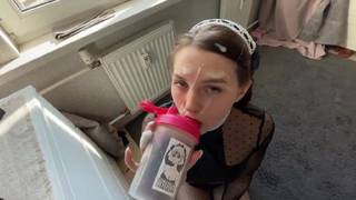 Ta laska ssie i pieprzy swoją cipkę, aby spuścić się na jej twarz