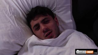 Adrian Rose pieprzy swojego ojczyma Riley Mitchel analnie na oklep