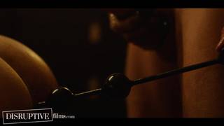 Po użyciu sextoya ostro pieprzy tego geja