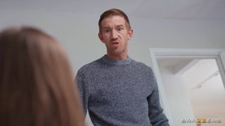 Kali Kingsley wypełnia swoje małe usta długim, grubym kutasem Danny'ego D.