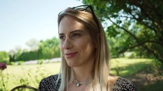 Amy Douxxx jest pod wrażeniem na widok ogromnego i czarnego penisa Jacka Ripphera