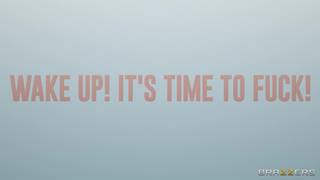 Van Wylde wali pieska Agaty Vegi, podczas gdy Ophelia Purr śpi