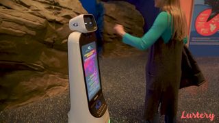 Blondynka Melissa chce pieprzyć Jasona w jego wannie