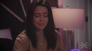 Whitney jest odważną dziewczyną, która chce zostać zerżnięta przez tego nerda