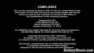 Brunetka Sarah Shevon dmuchająca i połykająca spermę