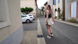 Louise szuka jakiejkolwiek ulicy, żeby masturbować się swoją zabawką
