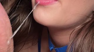 Leachipie sprawia, że jej mężczyzna spuszcza się w filiżance, a ona wypija wszystko