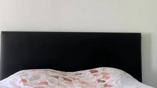Prisca rucha się w dupę, nie przejmując się niczym Prisca rucha się w dupę, nie przejmując się niczym