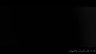 Ona szuka partnera, żeby mogli się razem masturbować